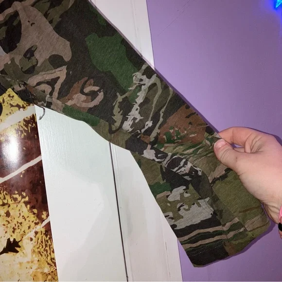 Under Armour Gray/Camo Sleeves 3/4 Sleeve Fitted Athletic Top - Picture 3 of 4